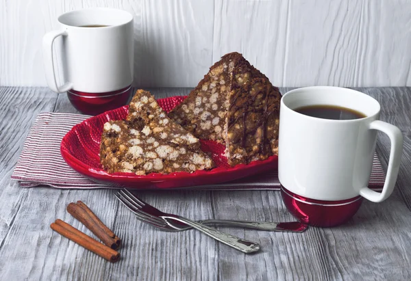 Gâteau de sable sous la forme de diapositives au cacao — Photo