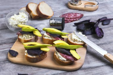 Avokado küçük sandviç tapas yemek