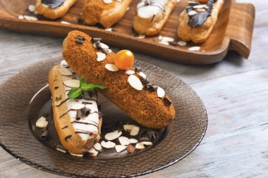 Pastalar eklerleri, nane, çilek Physalis