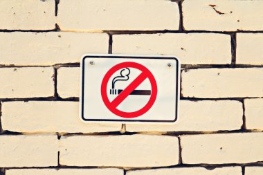 Tuğla duvar yok Sigara İçilmez işareti