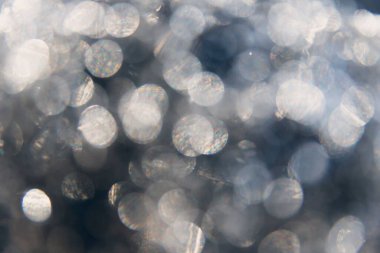 Koyu arkaplanda Gri Soyut Bokeh Işık Efekti.