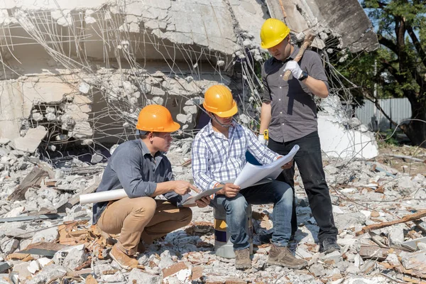 Supervisor Control Demolición Contratista Discutiendo Sobre Demoler Edificio — Foto de Stock