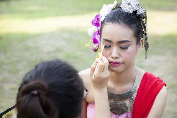Make Artist Making Eye Liner Thai Woman Wearing Thai Traditional — 图库照片