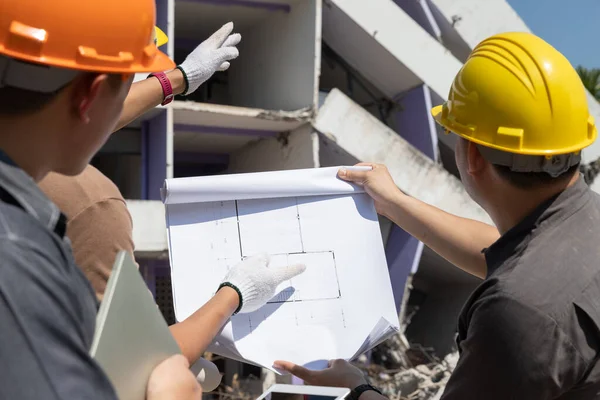 Supervisor Control Demolición Contratista Discutiendo Sobre Demoler Edificio — Foto de Stock