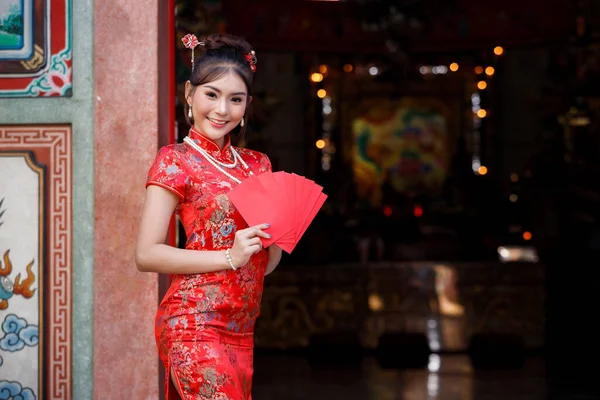 Έννοια Για Τον Εορτασμό Της Κινεζικής Πρωτοχρονιάς Κινέζα Γυναίκα Ένα — Φωτογραφία Αρχείου