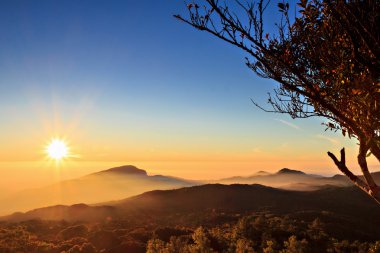 Doi Inthanon, Chiang Mai Tayland güneş doğarken