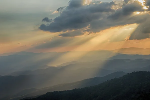 Clouds and sun ray on evening — Stock Photo, Image