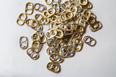 Geri dönüşüm için halka çekme