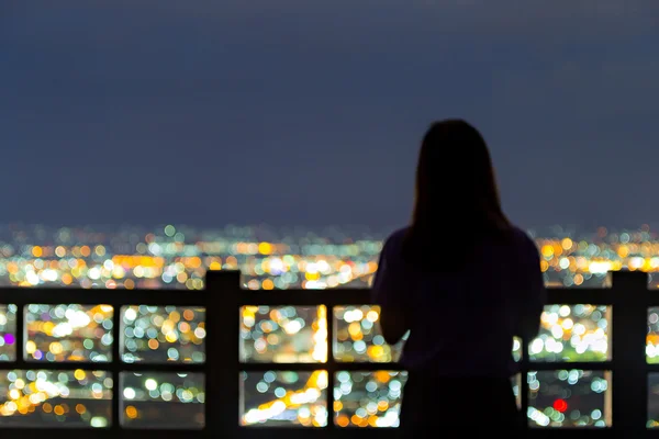 Defocused Girl and city light from viewpoint — Stock Photo, Image