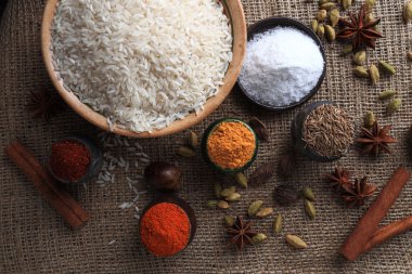 Pirinç ve baharat. Çuval bezi arka plan
