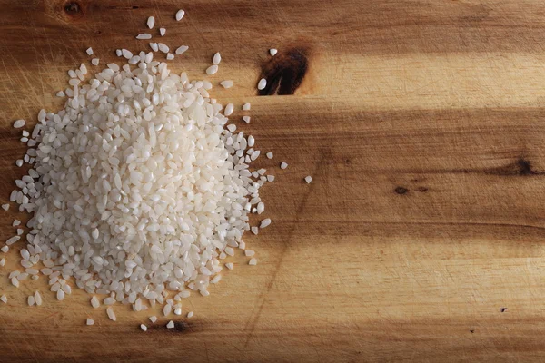 Pile of rice on the wooden board — Stock Photo, Image