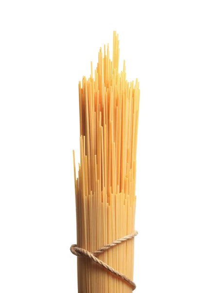 Spagetti makarna beyaz zemin üzerine izole demet — Stok fotoğraf