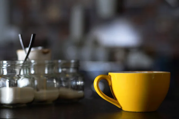 Coupe de cappuccino et bols à sucre — Photo