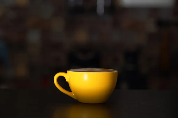 Yellow cup — Stock Photo, Image