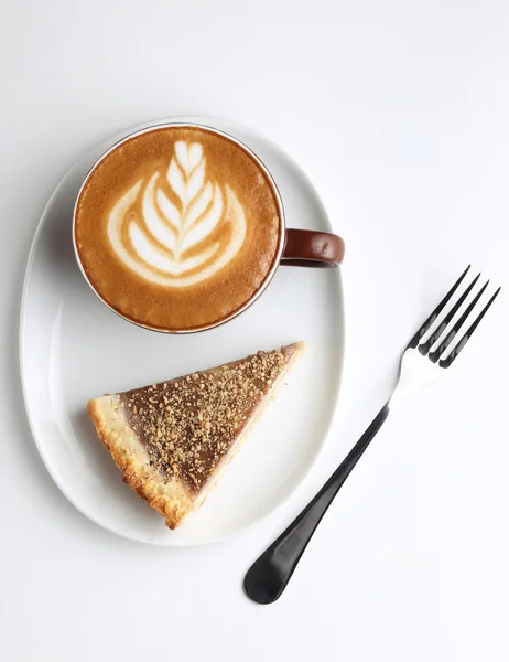 Fincan kapuçino ve çok kolay. Latte sanat. Beyaz arka plan üzerinde izole