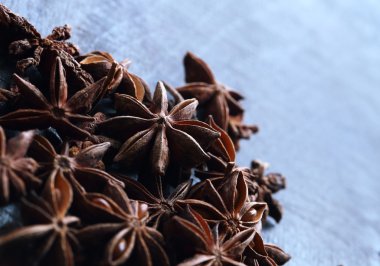 Anason Yıldızlı makro. Bitki, tarım, baharat. Anason alkol için madde: Rakı, uzo, arak, sambuka. Doğal, organik lezzet badian portre