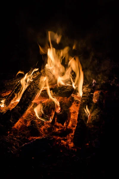 Bonfire in the garden at night — Stock Photo, Image