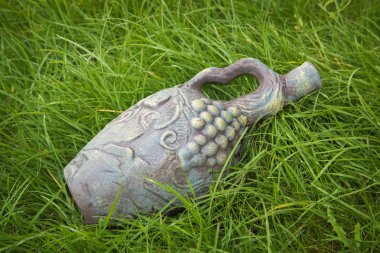 Kil sürahi'nın bahçesinde.