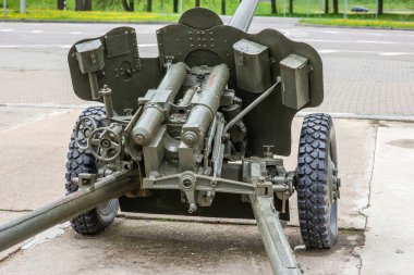 2. Dünya Savaşı 'ndan kalma eski 85 mm Rus topçu topları.