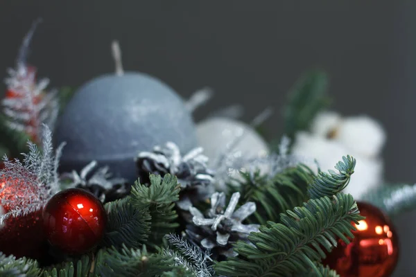 Natale Capodanno Composizione Cesto Vimini Con Rami Abete Decorati Materiali — Foto Stock