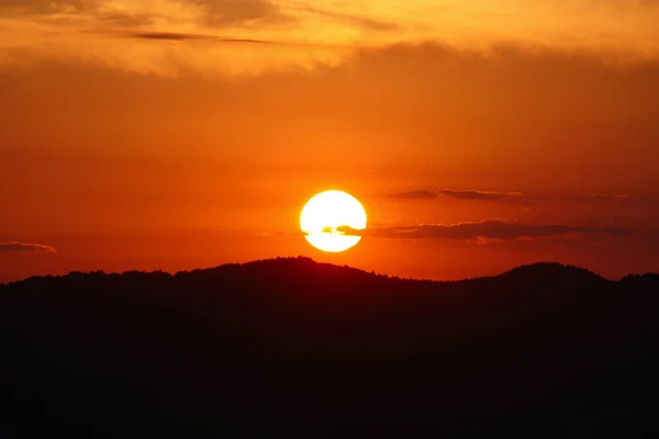 Röd Solnedgång Bergen — Stockfoto