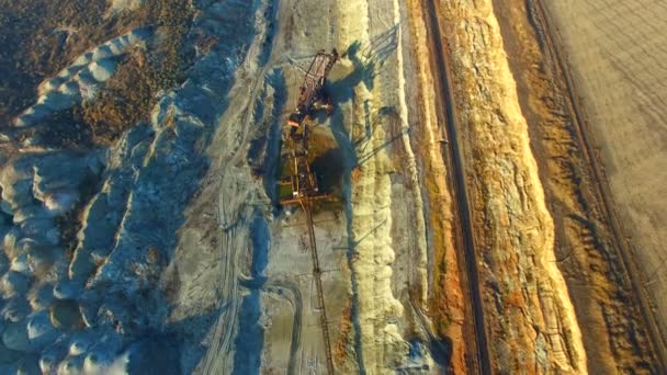 Volando sobre la cantera de minerales — Vídeos de Stock