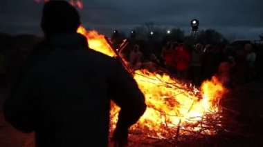 Shrove Salı günü büyük şenlik ateşi