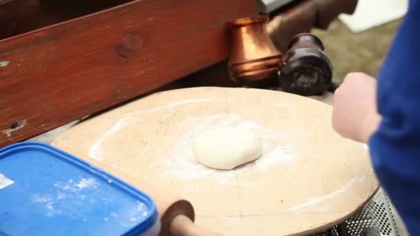Aşçı dışarı hamur rulo — Stok video