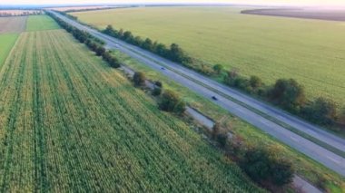 Yol karayolları üzerinde uçan