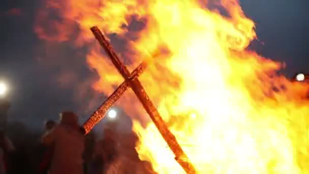Shrove Salı günü büyük şenlik ateşi — Stok video