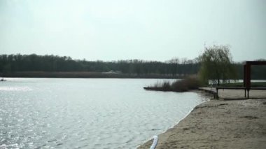 Nehir plaj kumlu bir plaj ile