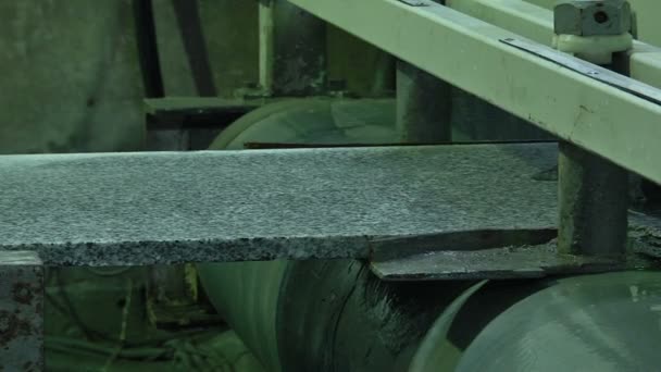 Polieren von Granitplatten in der Produktion — Stockvideo