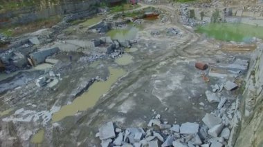 Uçan bir taş ocağı üzerinde
