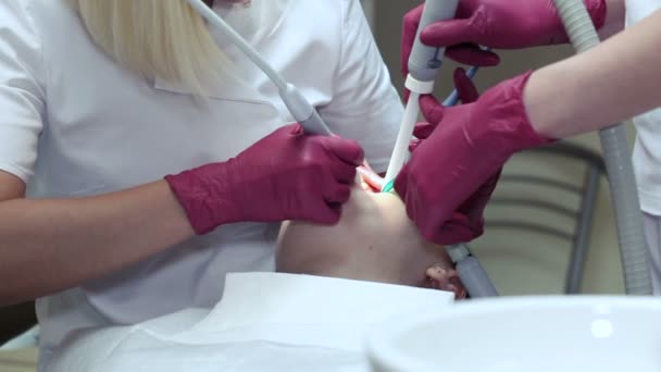 Ultrasound bleaching a patients teeth