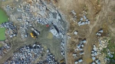 Uçan bir taş ocağı üzerinde