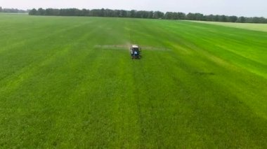 Traktör sprinkles fasulye alan