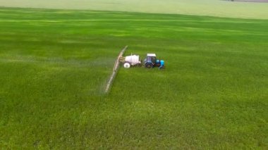 Traktör sprinkles fasulye alan