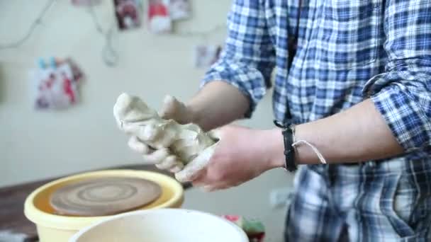 The potter makes clay vessel — Stock Video