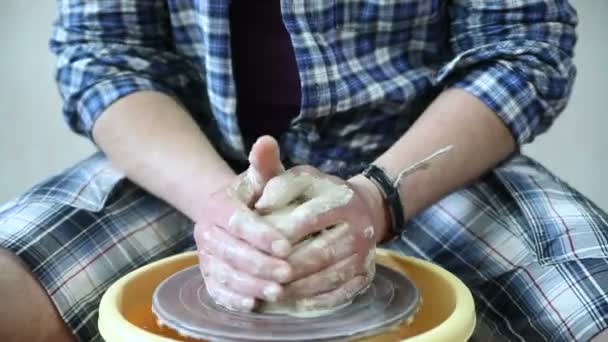 Potter sprawia, że naczynie gliniane — Wideo stockowe