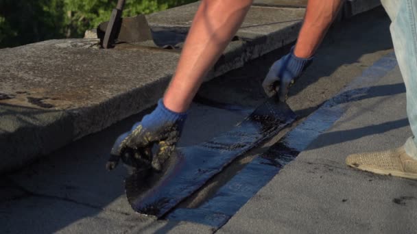 Roofer melts the bitumen — Stock Footage Roofer melts the bitumen Stock Video