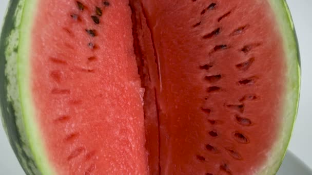 Cut watermelon on the table — Stock Video