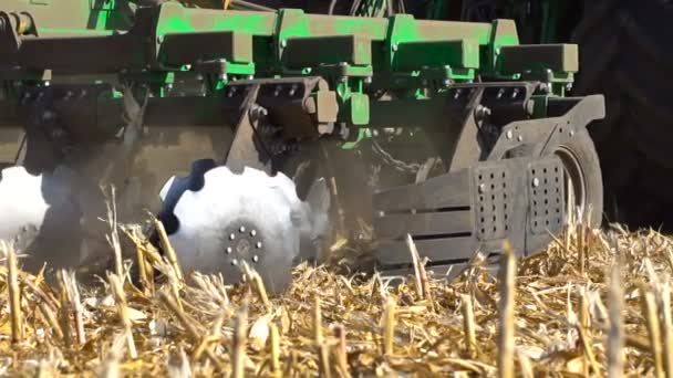 The disc harrow in the work — Stock Video
