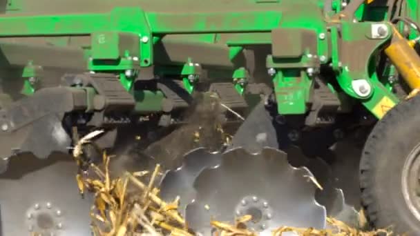 The disc harrow in the work — Stock Video