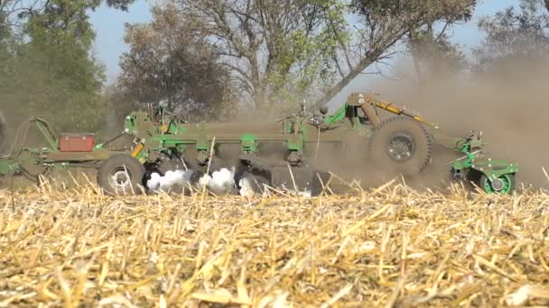 The disc harrow in the work — Stock Video