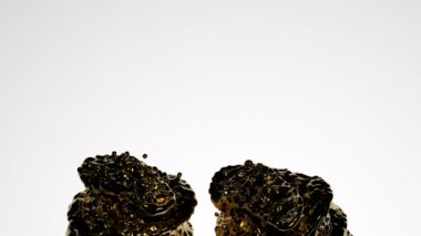 Beyaz arkaplanda 3D sıvı canlandırması