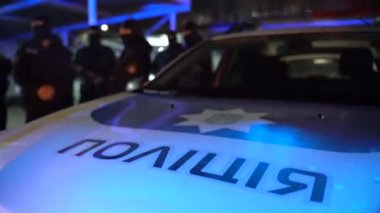 Işıklı polis arabası.