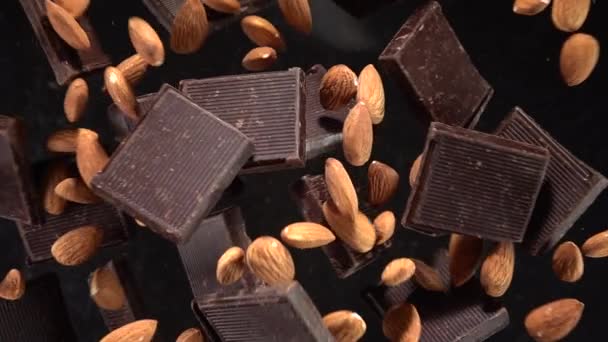 Explosion au chocolat aux amandes. Mouvement lent 250fps — Video