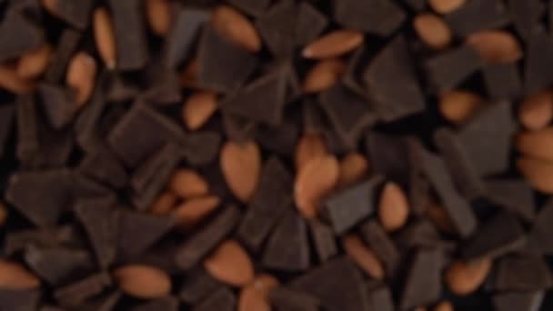 Explosão de chocolate de amêndoa. Movimento lento 250fps — Vídeo de Stock