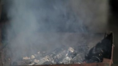 Izgarada yangın var.