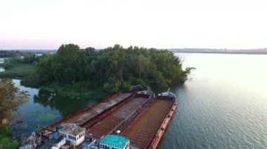 Savaş gemileriyle Nehri'nin hava anket